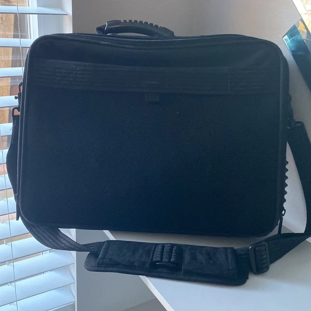 Targus Laptop Padded Shoulder Case